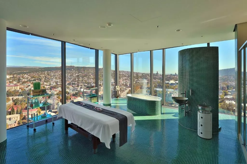 هتل رادیسون بلو ایوریا